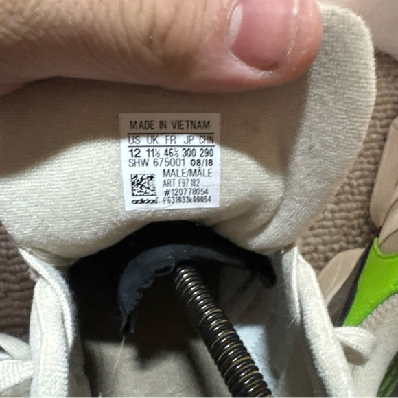 Size  12 men’s adidas Originals Yung-96 Sneakers - Picture 7 of 7